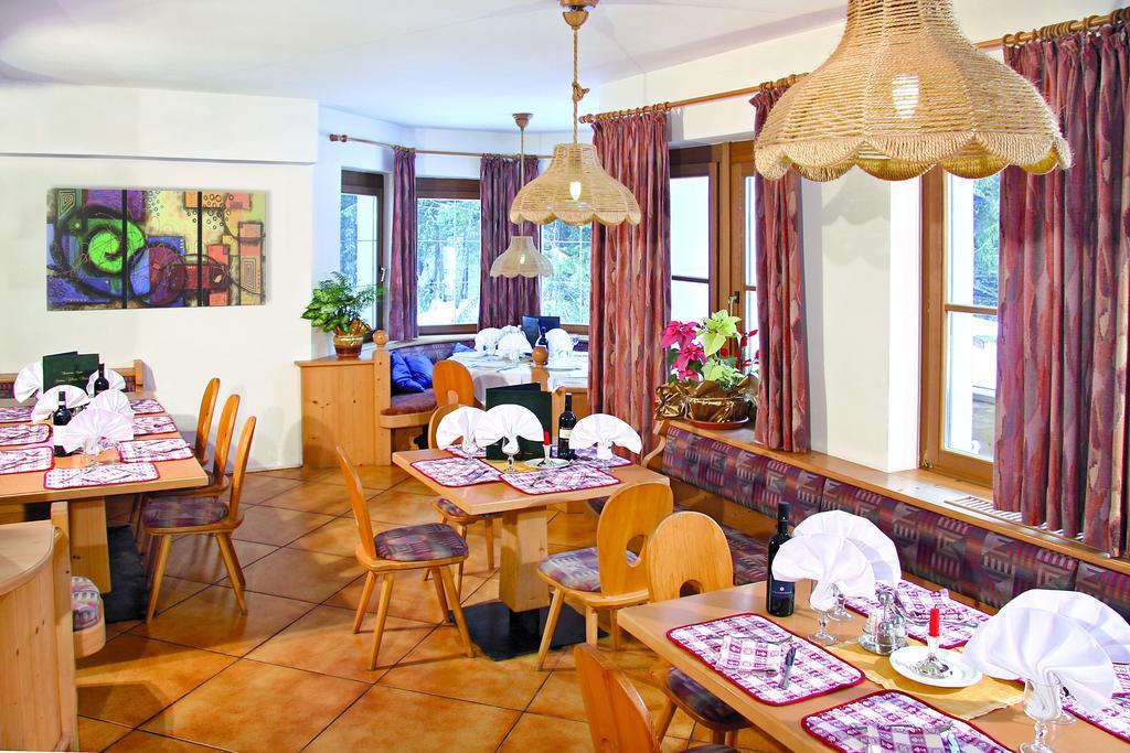 Hotel Villetta Maria Cottage Canazei Buitenkant foto